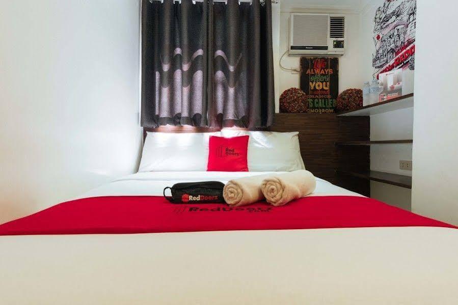 Reddoorz Plus @ Poblacion Makati Makati City Екстер'єр фото
