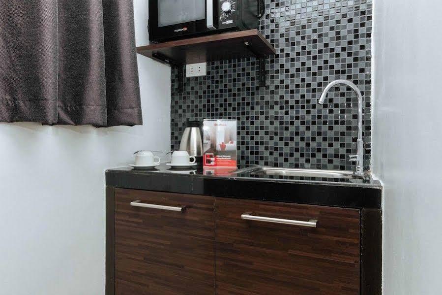 Reddoorz Plus @ Poblacion Makati Makati City Екстер'єр фото